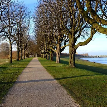 Rheinblick7 - Spektakulaerer Blick Auf Duesseldorfer Skyline - Ruhig Modern Privatparkplatz Aufzug - Anbindung An Messe Flughafen Hauptbahnhof * Neuss