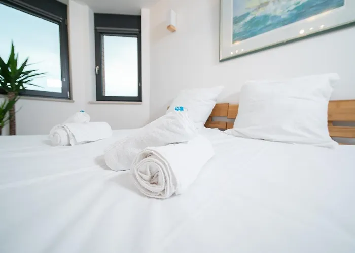 Rheinblick7 - Spektakulaerer Blick Auf Duesseldorfer Skyline - Ruhig Modern Privatparkplatz Aufzug - Anbindung An Messe Flughafen Hauptbahnhof Neuss