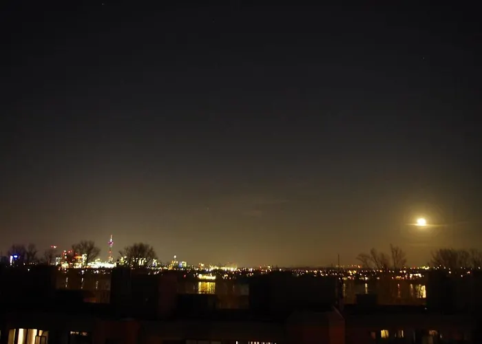 Rheinblick7 - Spektakulaerer Blick Auf Duesseldorfer Skyline - Ruhig Modern Privatparkplatz Aufzug - Anbindung An Messe Flughafen Hauptbahnhof Neuss
