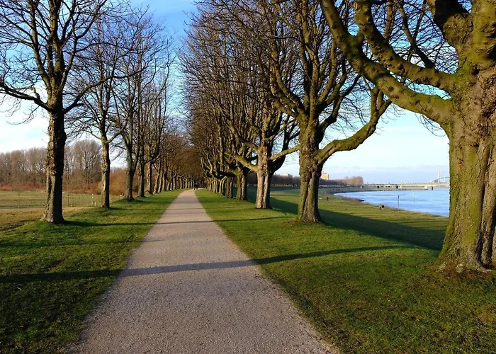 Rheinblick7 - Spektakulaerer Blick Auf Duesseldorfer Skyline - Ruhig Modern Privatparkplatz Aufzug - Anbindung An Messe Flughafen Hauptbahnhof * Neuss